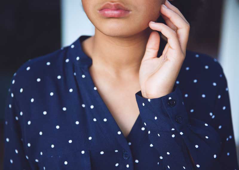 What to wear for a professional headshot. Navy shirt with white polka dot. 